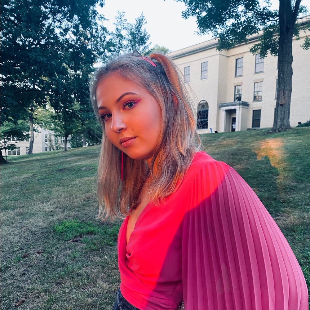 Meet your Posher, Laura